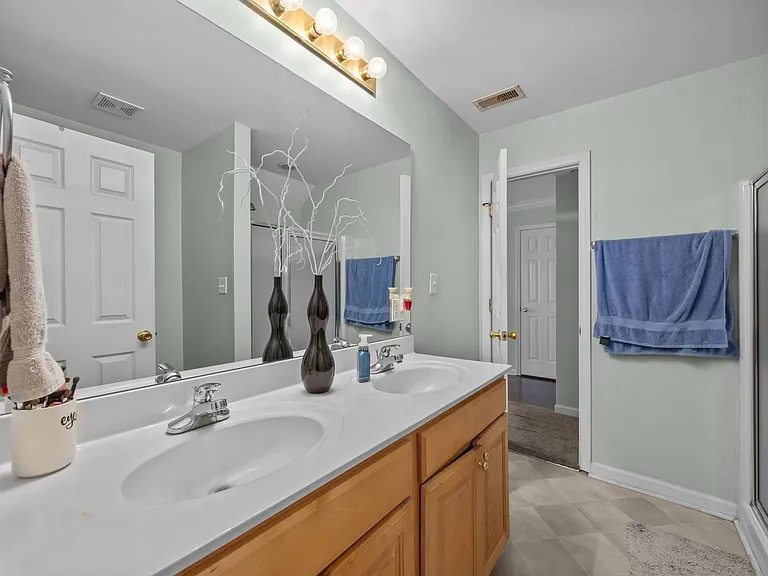 949 Pensford Dr — Photo 16