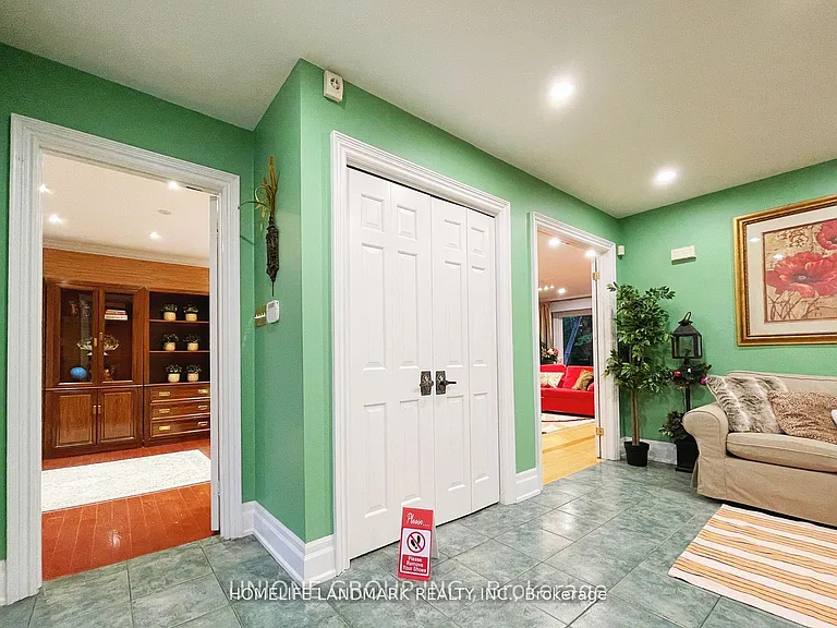 2415 Jarvis St #B5 — Photo 17