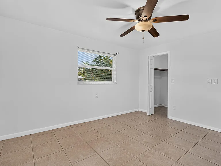 101 Beverly Rd E — Photo 29