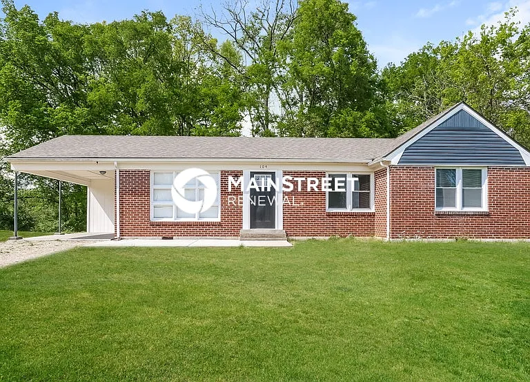 104 Oak Dr — Photo 1