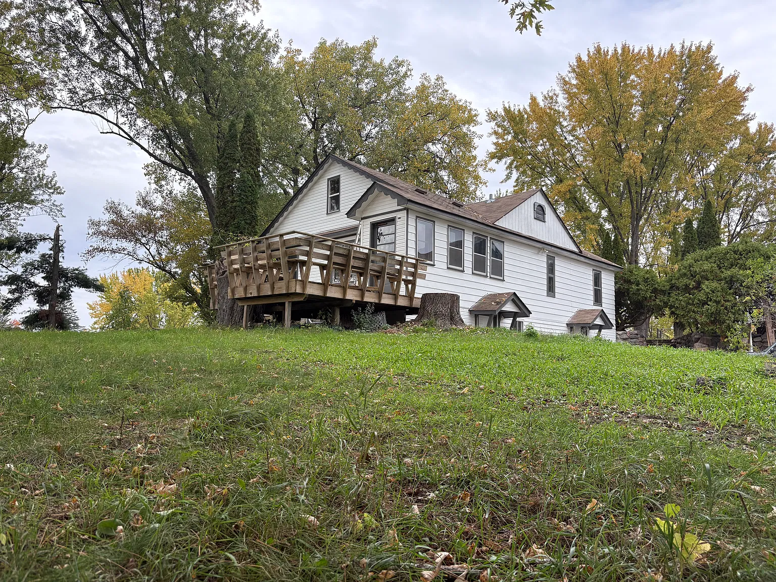 5 bed, 2500 sqft, $3,500 — Photo 2