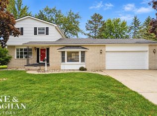 68350 Mary St, Richmond, MI 48062