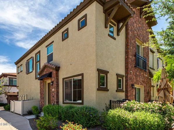 2722 S CAVALIER Drive #101, Gilbert, AZ 85295