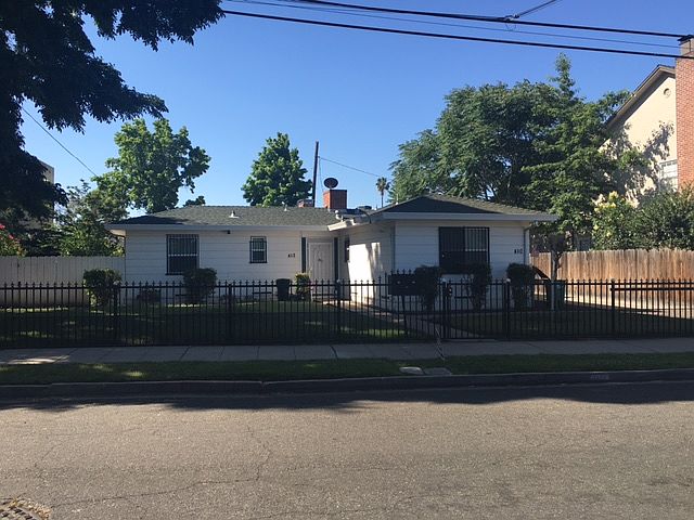 1st image of 410 E Walnut St