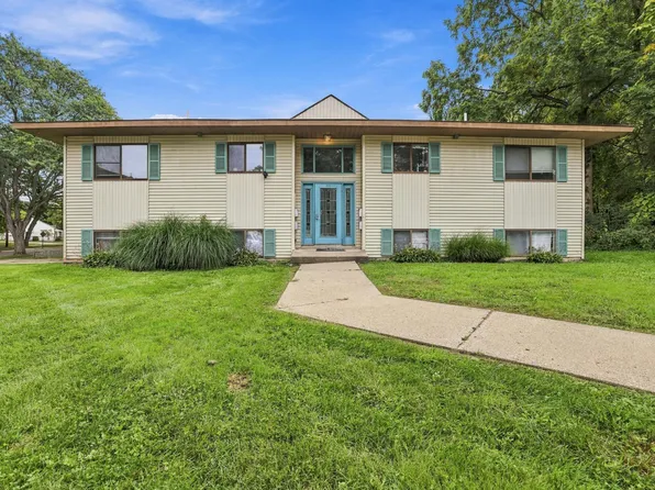 822 Carrier Creek Blvd NE, Grand Rapids, MI 49503