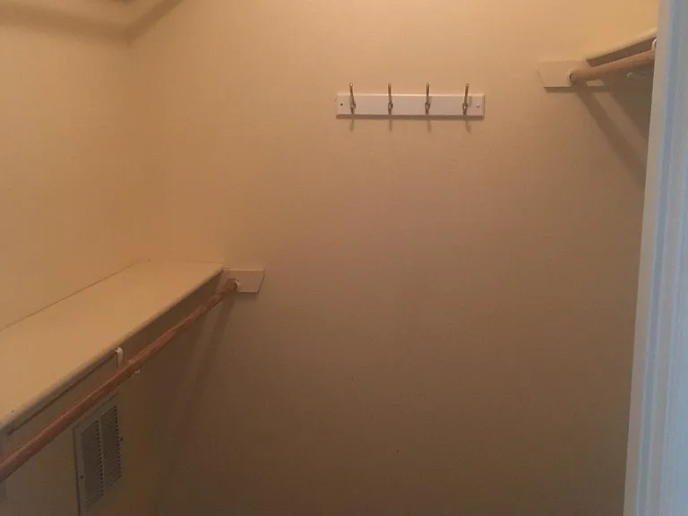 5805B Sara St — Photo 8