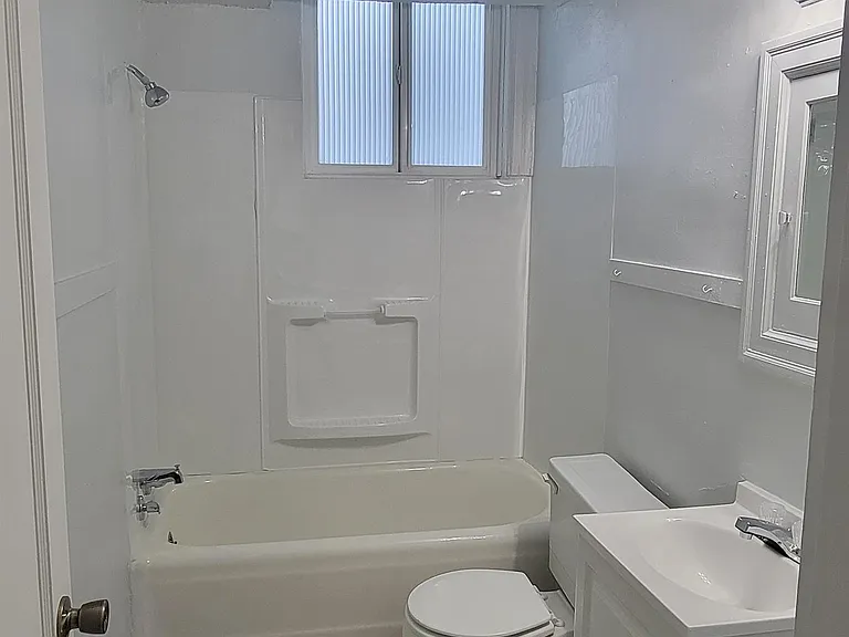 50 N University Ave #6 — Photo 2