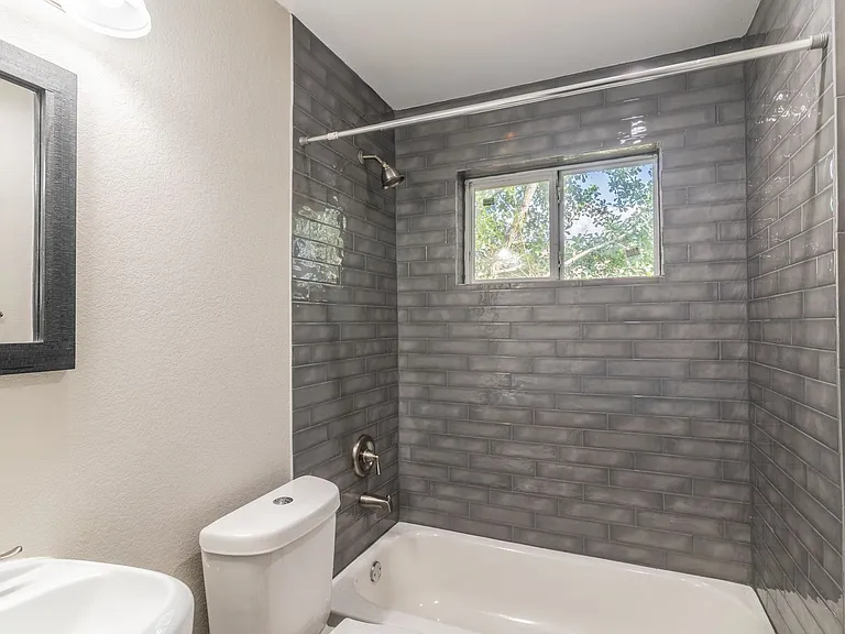 3102 Wentworth St #3 — Photo 14