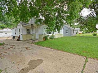 916 Windsor Rd, Loves Park, IL 61111