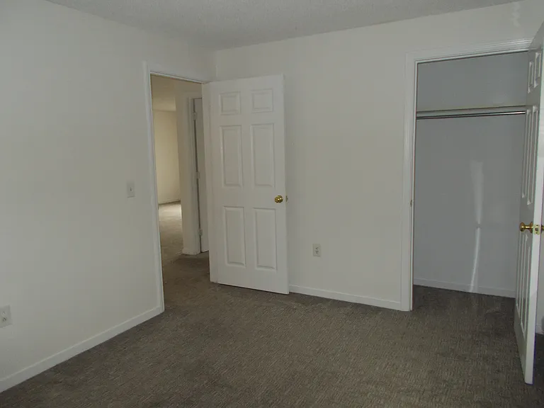 12 Saint James Pl #609 — Photo 8