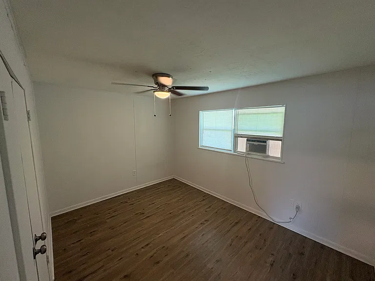 442 N Avenue F — Photo 9