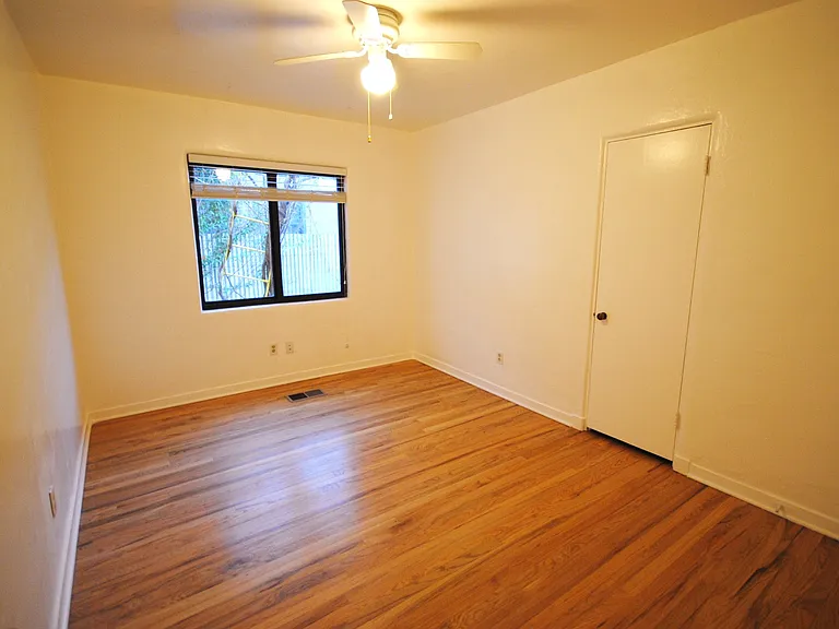 1202 Gold Ave SW — Photo 8
