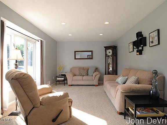 3rd image of 6505 Wrenwood Dr