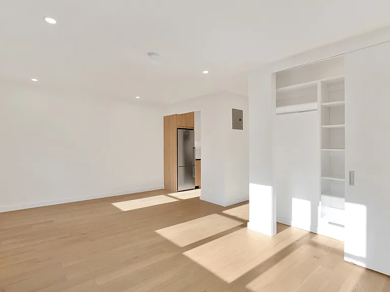 227 E 59th St #3B — Photo 2