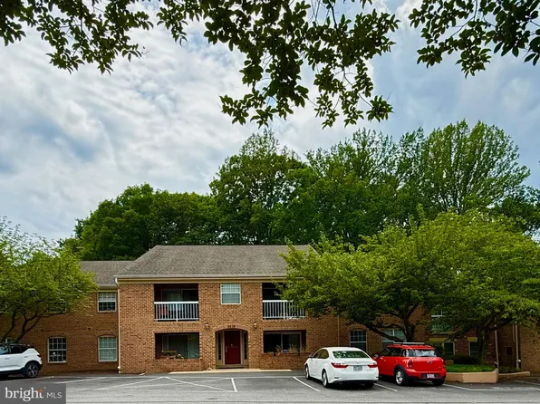 5808 Cove Landing Rd APT 302, Burke, VA 22015