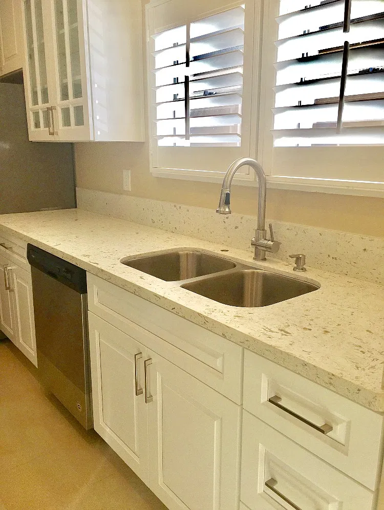 6010 S Harcourt Ave — Photo 4