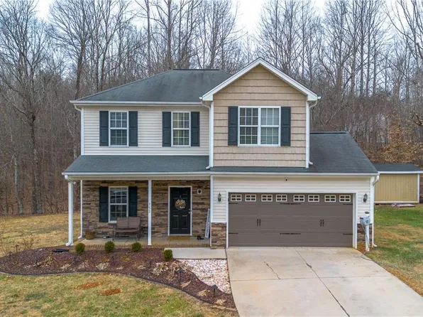 152 Tree Top Ln, Stokesdale, NC 27357