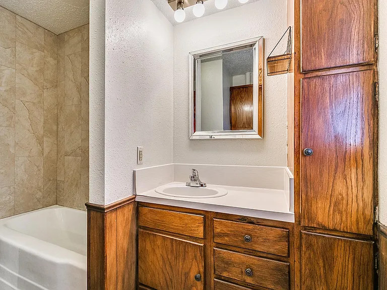 217 E Daws St #B — Photo 15