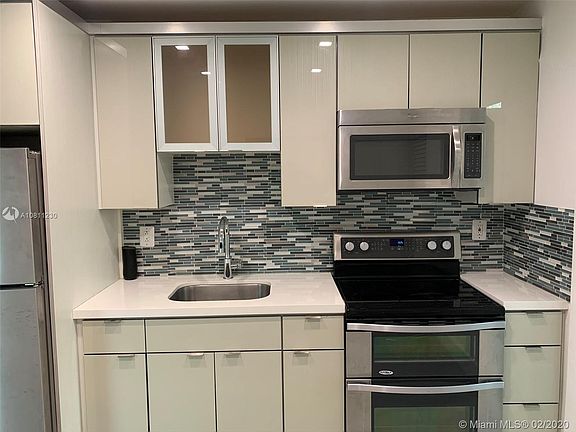 2nd image of 900 NE 7th St #1-2