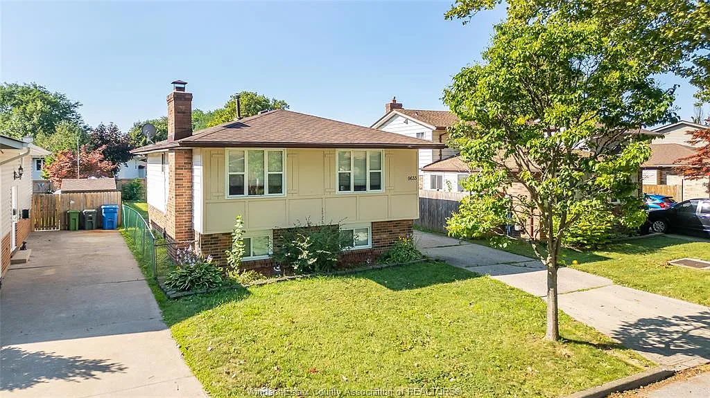 3 bed, $2,000 — Photo 1