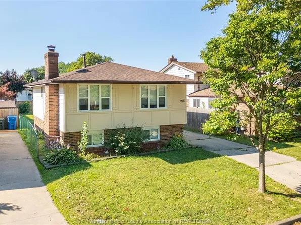 9633 Avery Ln, Windsor, ON N8R 2C1