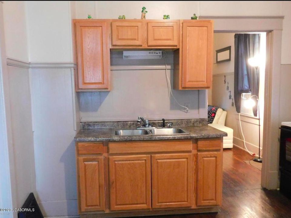 2nd image of 202 Pierce St