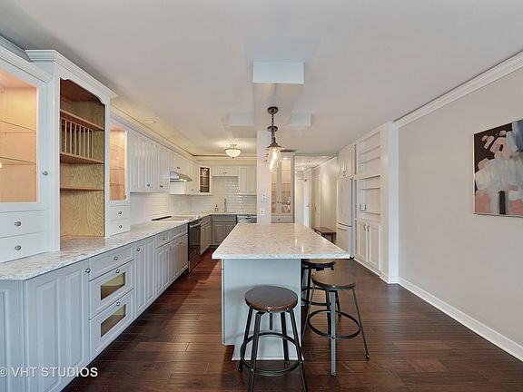 5th image of 1850 N Clark St APT 1409
