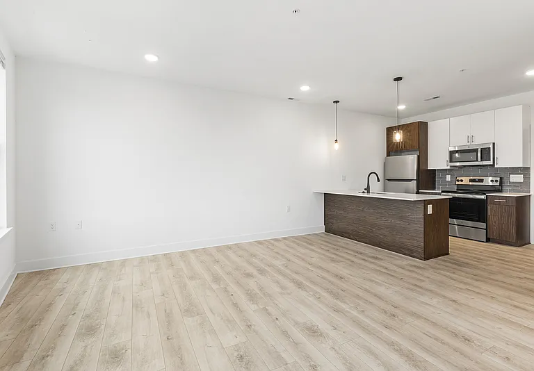 943 Washington Ave #303 — Photo 7