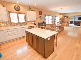 501 Cassie Lynn Ln, Oconomowoc, WI 53066