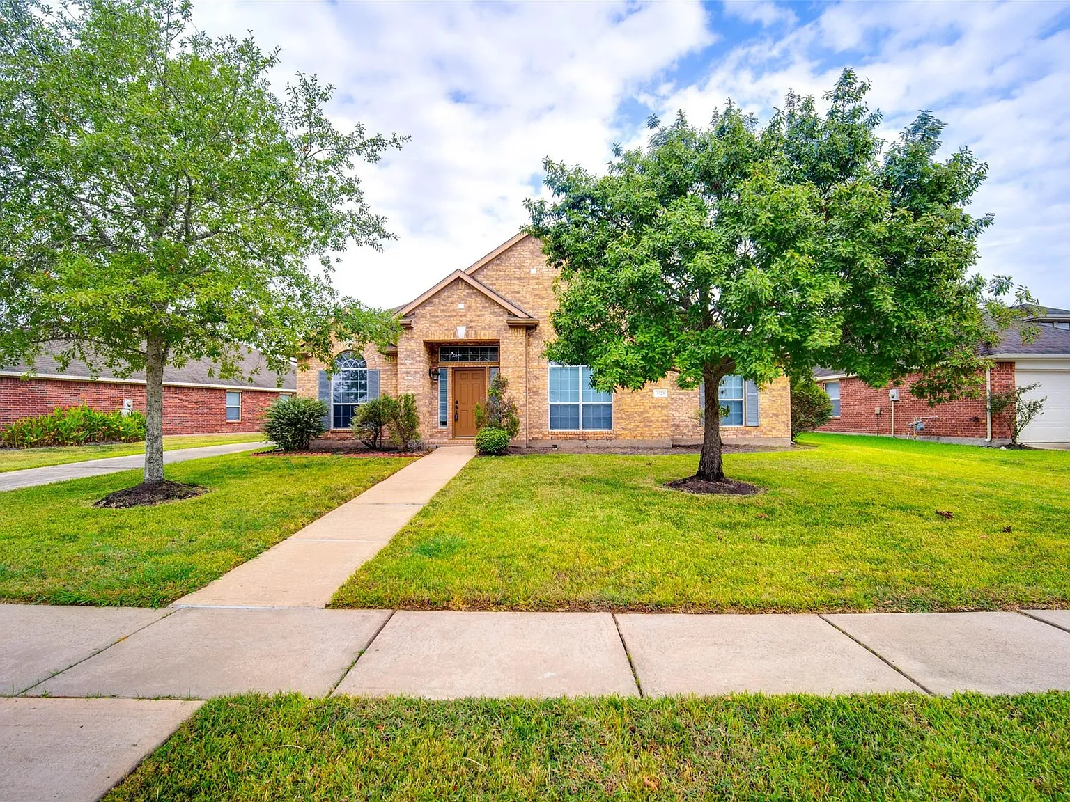 3 bed, 2.0 bath, 2410 sqft, $2,250 — Photo 3