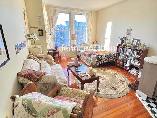 1134 Commonwealth Ave #6, Allston, MA 02134