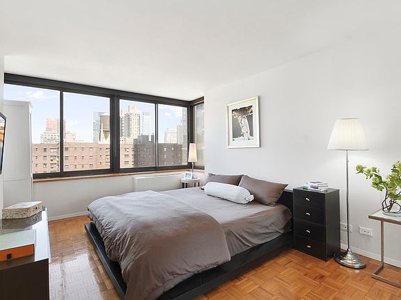 4th image of 161 W 61st St APT 11B