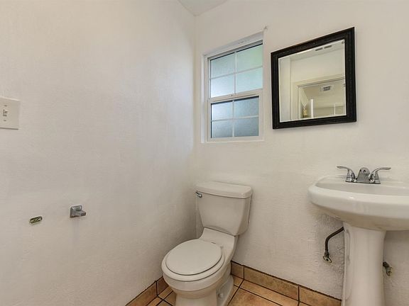 5th image of 4914 Baker Ave