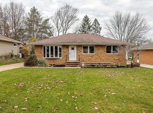 2800 Dentzler Rd, Parma, OH 44134