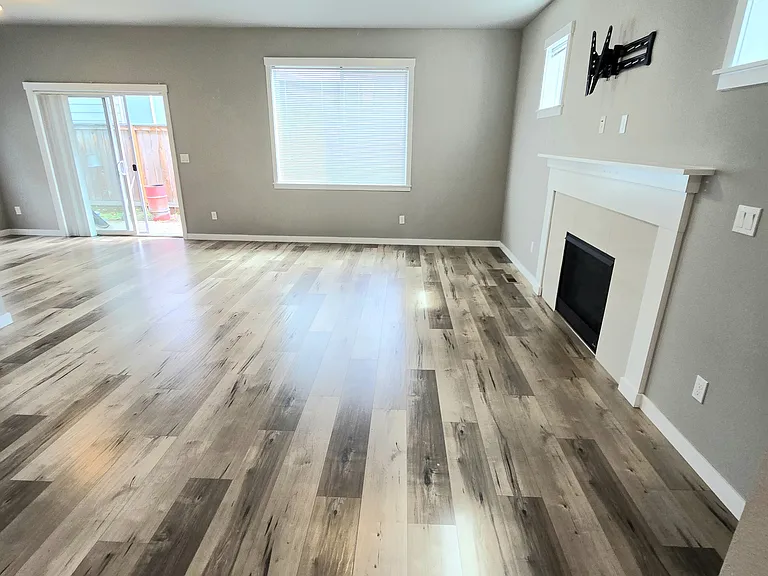 104 S Church St — Photo 7