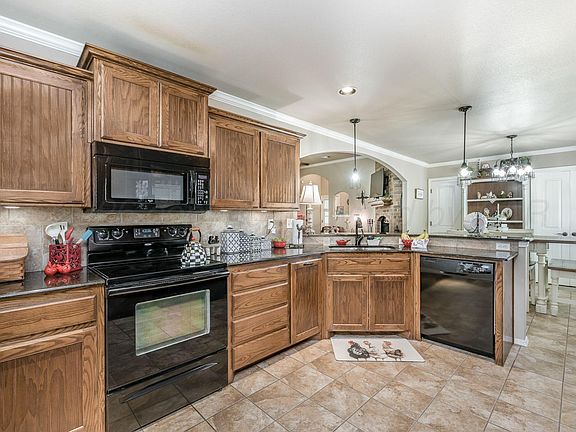 3rd image of 3717 Arden Rd
