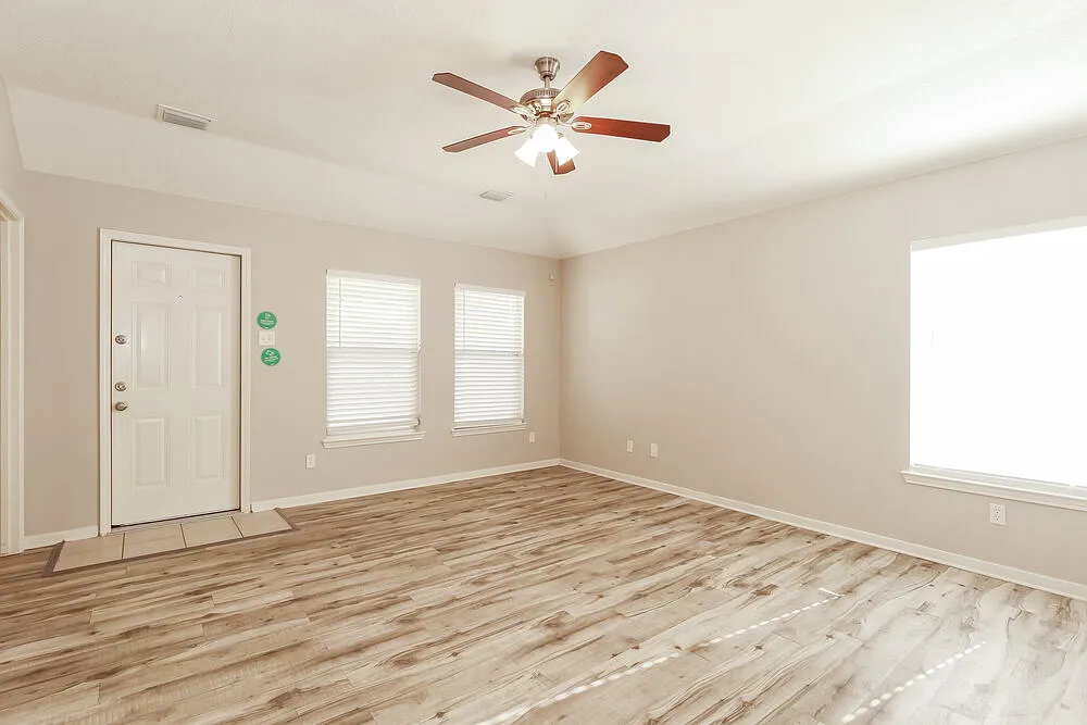 3 bed, 2.0 bath, 1399 sqft, $1,865 — Photo 3