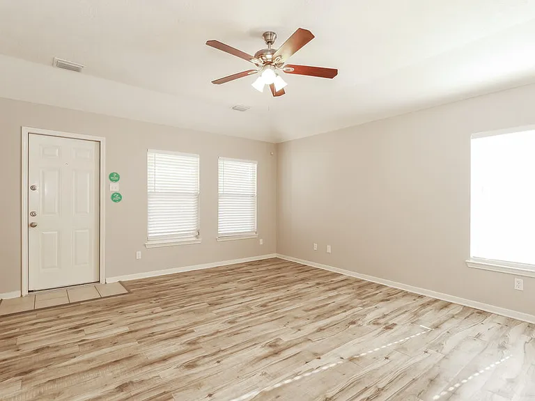 11002 Northam Dr — Photo 3
