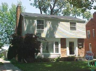 5258 Hillcrest St, Grosse Pointe, MI 48236