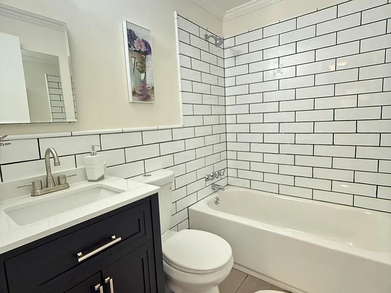484 Bara St — Photo 14
