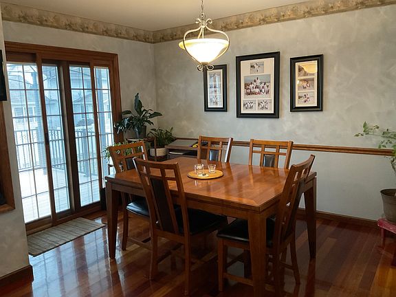 5th image of 805 W Spring St