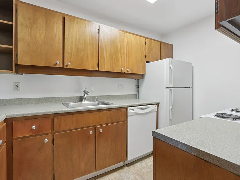 Solano Apartments — Photo 53