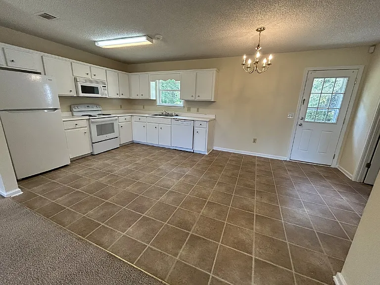 942 Poppleton Dr — Photo 3