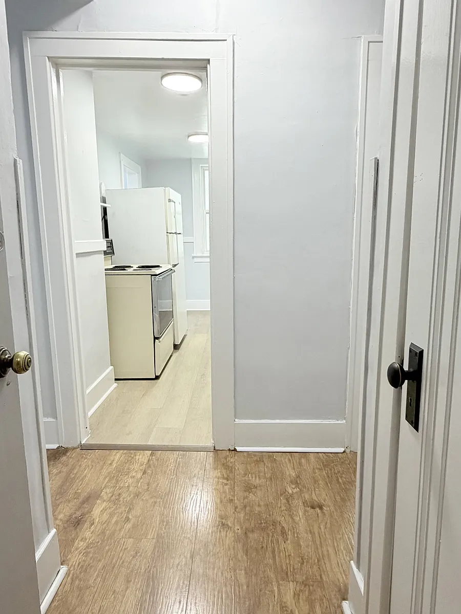 Building Photo - 524 Pitt St W #103