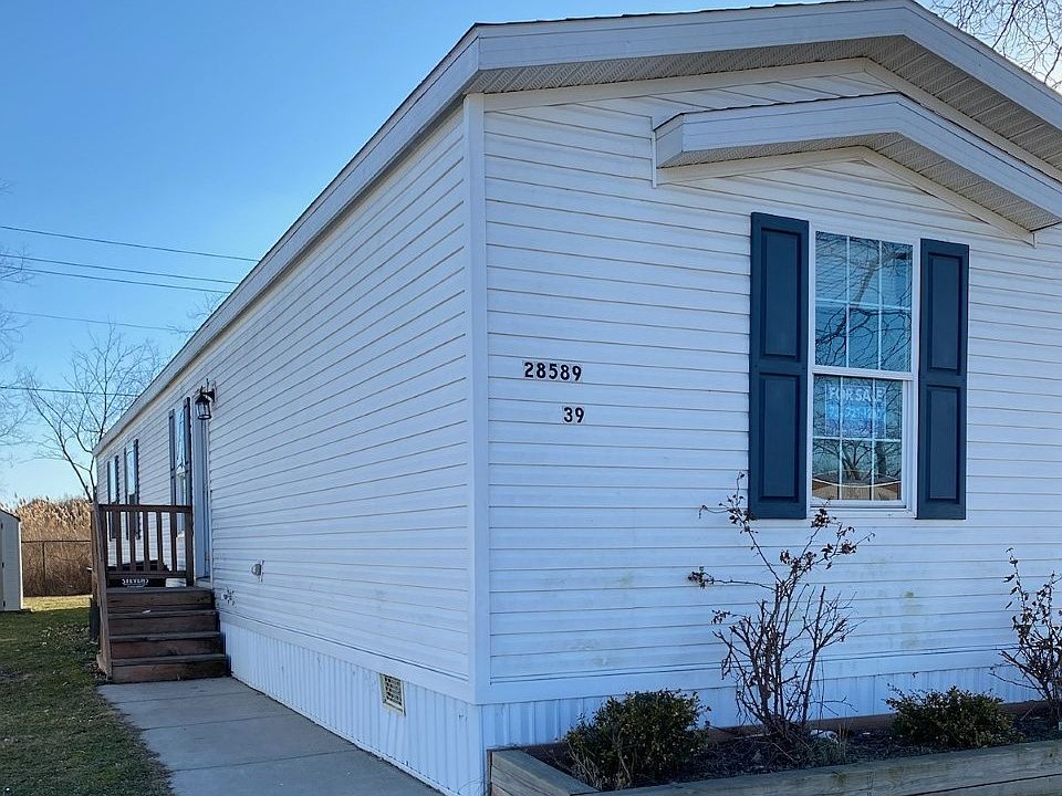 2nd image of 28589 S Maple St