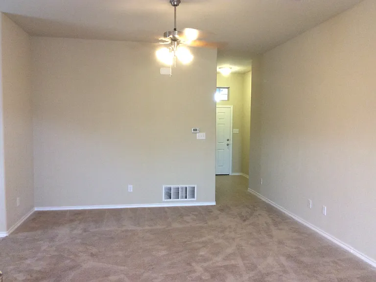 2824 Stonewall Ln — Photo 3