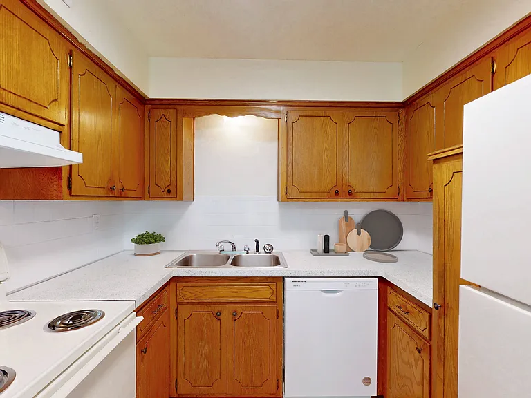 Riviera Apartments — Photo 2