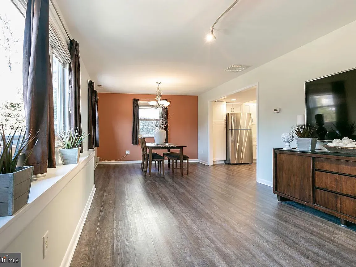 5 bed, 1750 sqft, $2,990 — Photo 3