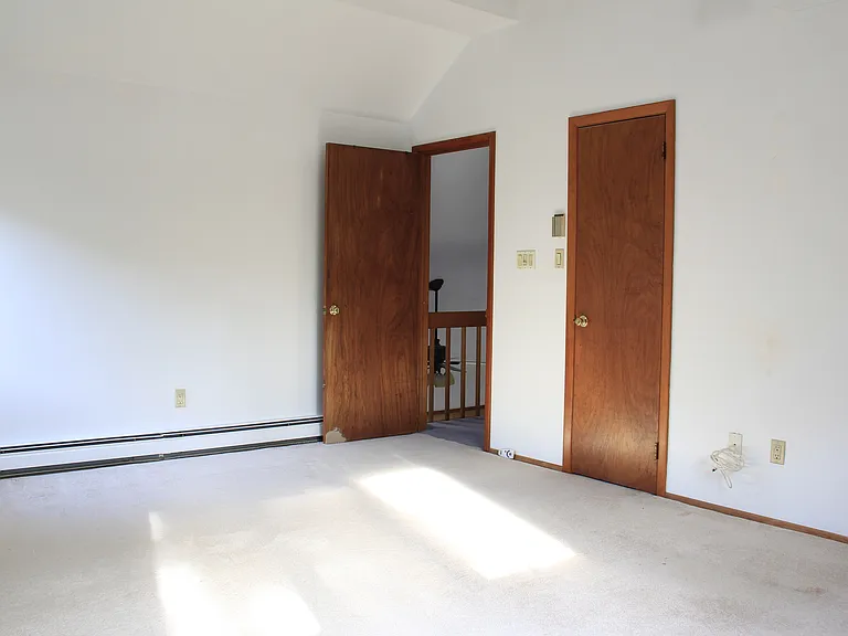 346 W Woodside Ave — Photo 8
