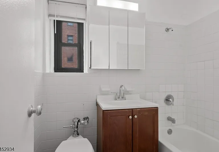 208 Anderson St — Photo 16